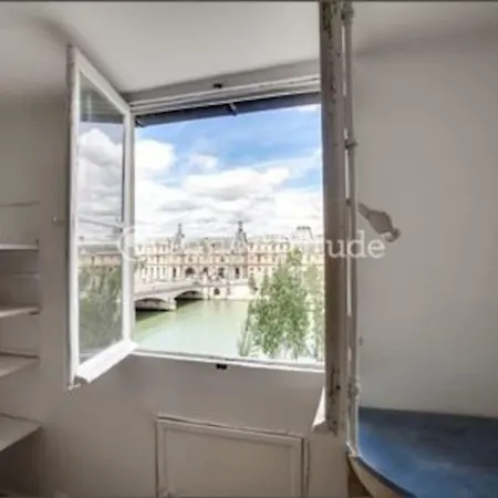 Daire Louvre River View *